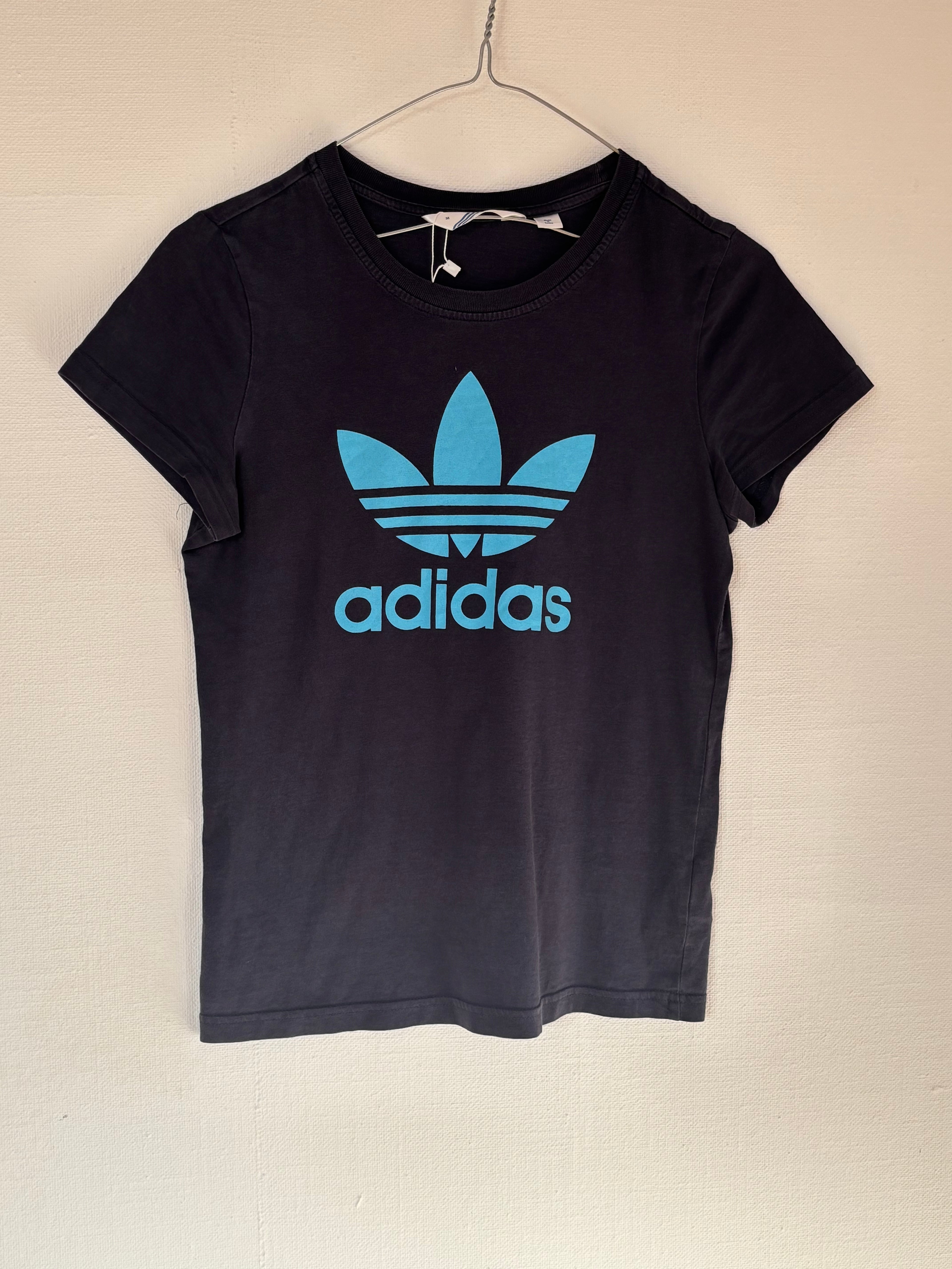 T-shirt Adidas - S